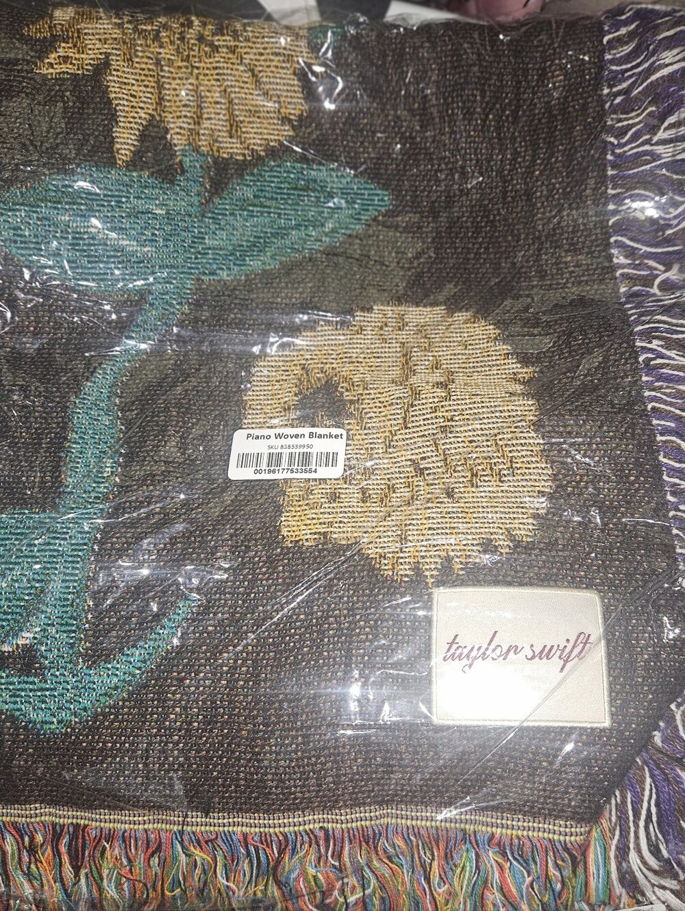 TAYLOR SWIFT- ACOUSTIC PIANO WOVEN BLANKET-BRAND NEW IN PACKAGING - Picture 2 of 2